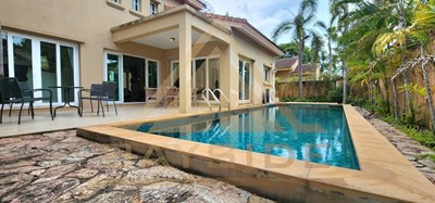  3 bed rooms Pool Villa  in Huay Yai - Haus -  - 