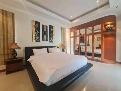 Big Pool Villa near Yinyom Beach 3 Beds 4 Baths for SALE and RENT - House - Pratumnak - 